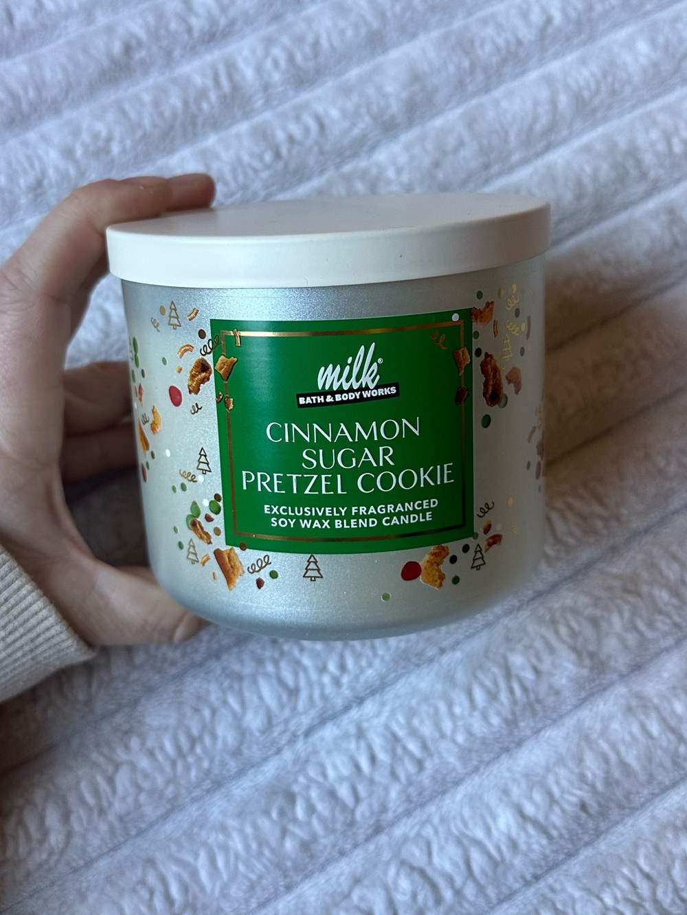 New MILK BAR X BATH & BODY WORKS Cinnamon Sugar Pretzel Cookie 3 Wick Candle NWT